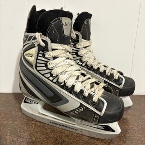 CCM Custom 01 Ice Hockey Skates Size 2 Pre Owned Black Grey Youth